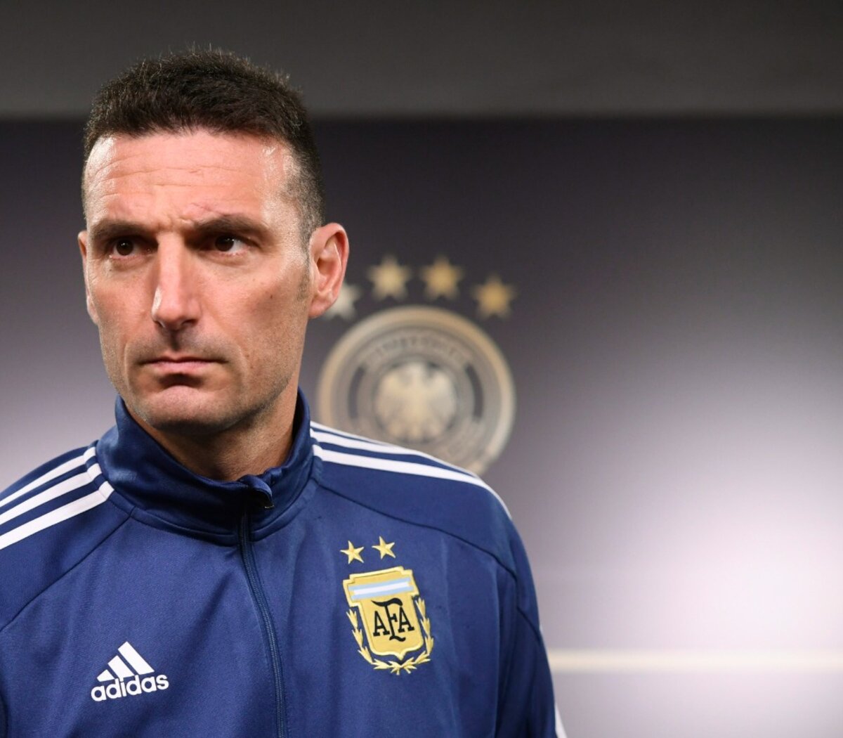 Lee más sobre el artículo QATAR 2022: SCALONI ENTREGÓ A LA FIFA LA LISTA PRELIMINAR DE JUGADORES PARA EL MUNDIAL