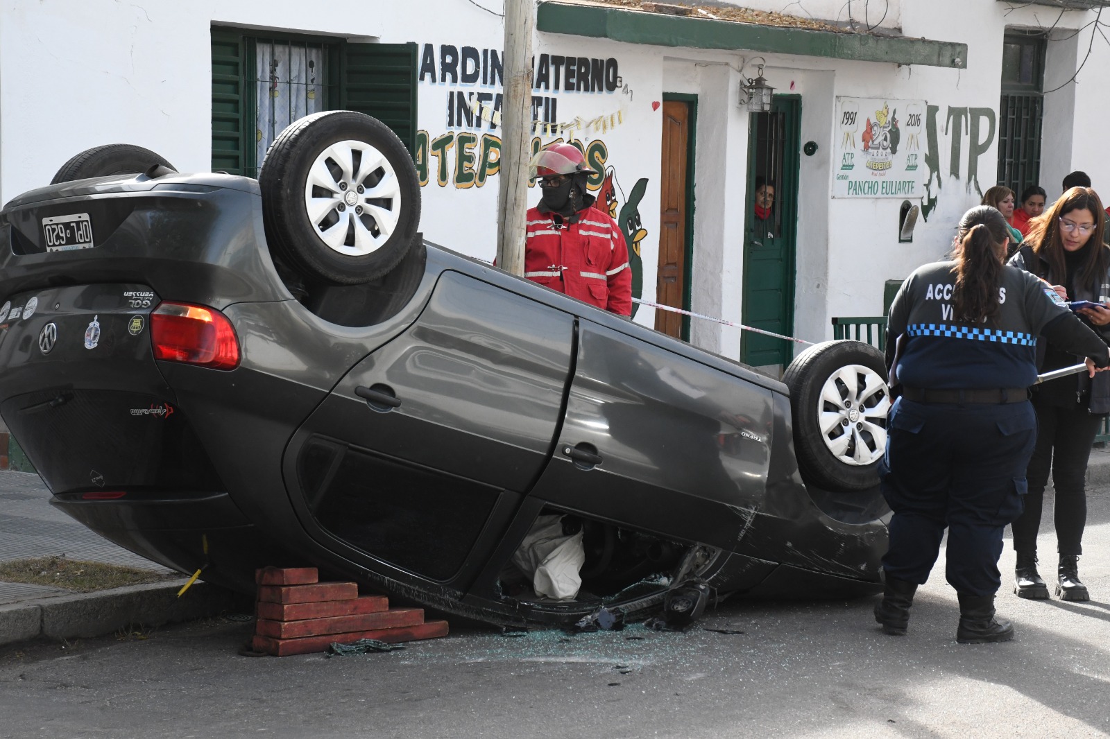 Lee más sobre el artículo Conductor protagonizó impactante vuelco en el centro de la ciudad