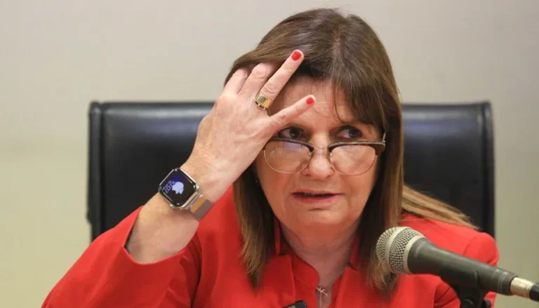 Lee más sobre el artículo El Gobierno creó una unidad de Inteligencia Artificial para el «patrullaje» de redes sociales
