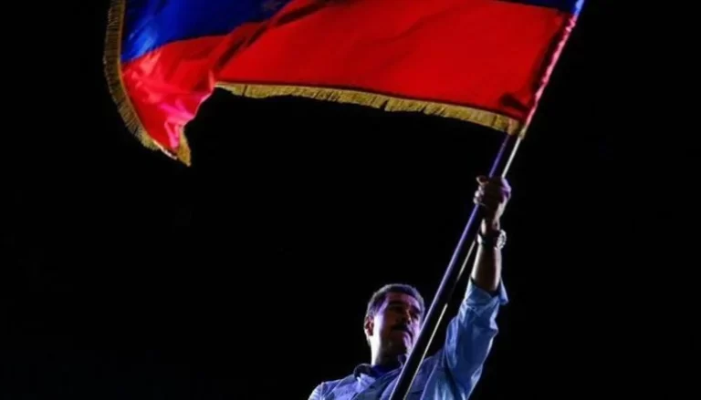 Lee más sobre el artículo Se reabre la crisis en Venezuela: Maduro celebró la reelección, la oposición denunció fraude