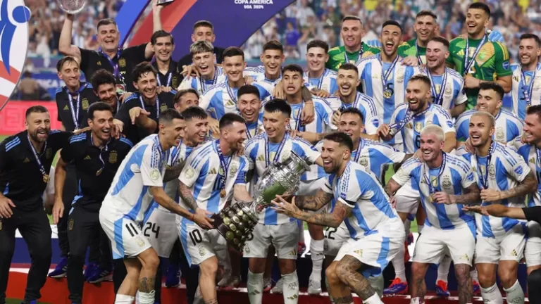 Lee más sobre el artículo La Federación Francesa de Fútbol denunciará a la Argentina ante la FIFA por cantos racistas