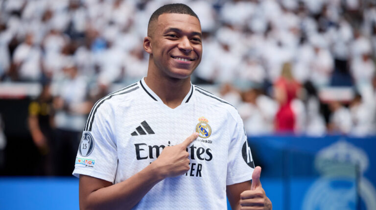 Lee más sobre el artículo Real Madrid presentó a Kylian Mbappé ante un Bernabéu repleto: «Tengo mucha emoción»