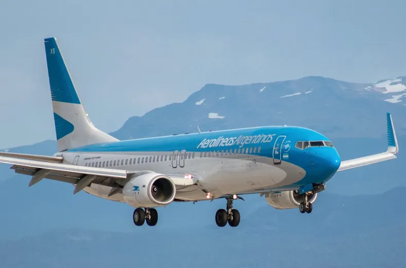 Lee más sobre el artículo Aerolíneas Argentinas denuncia paro encubierto de los gremios aeronáuticos