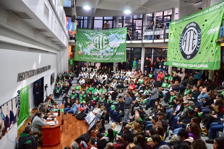 Lee más sobre el artículo El Gobierno convocó a los empleados estatales a una reunión clave para discutir paritarias