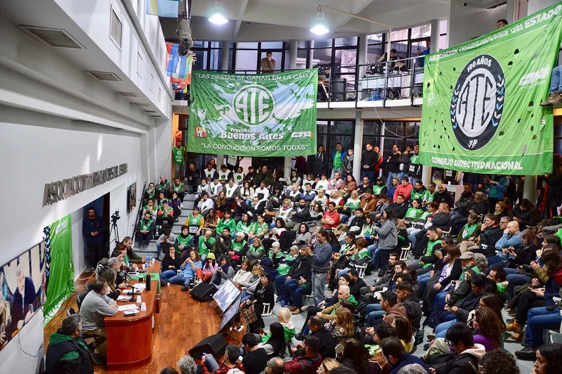 Lee más sobre el artículo El Gobierno convocó a los empleados estatales a una reunión clave para discutir paritarias